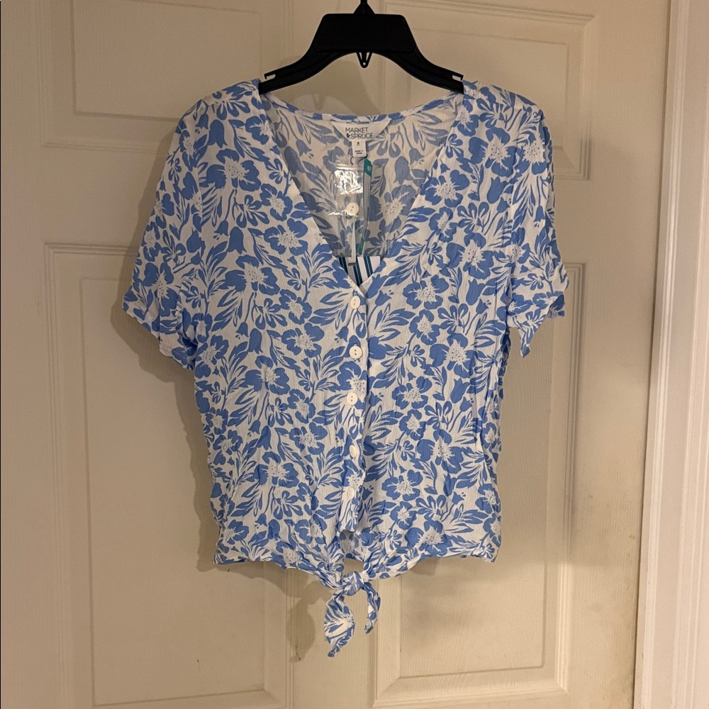 Market & Spruce Blue and White Floral Blouse
